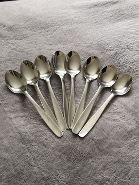 Maxwell Williams 18/0 Stainless Set of Eight Spoons New w/out Tags 7.5" Length